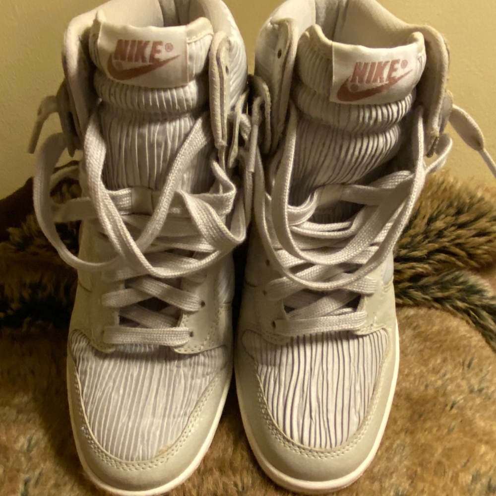 NIKE Wedge Sz 7 sneakers